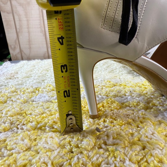 Calvin Klein Women White Leather Pointed Toe Stiletto Heel Pumps Shoes Size 10M - Picture 16 of 16